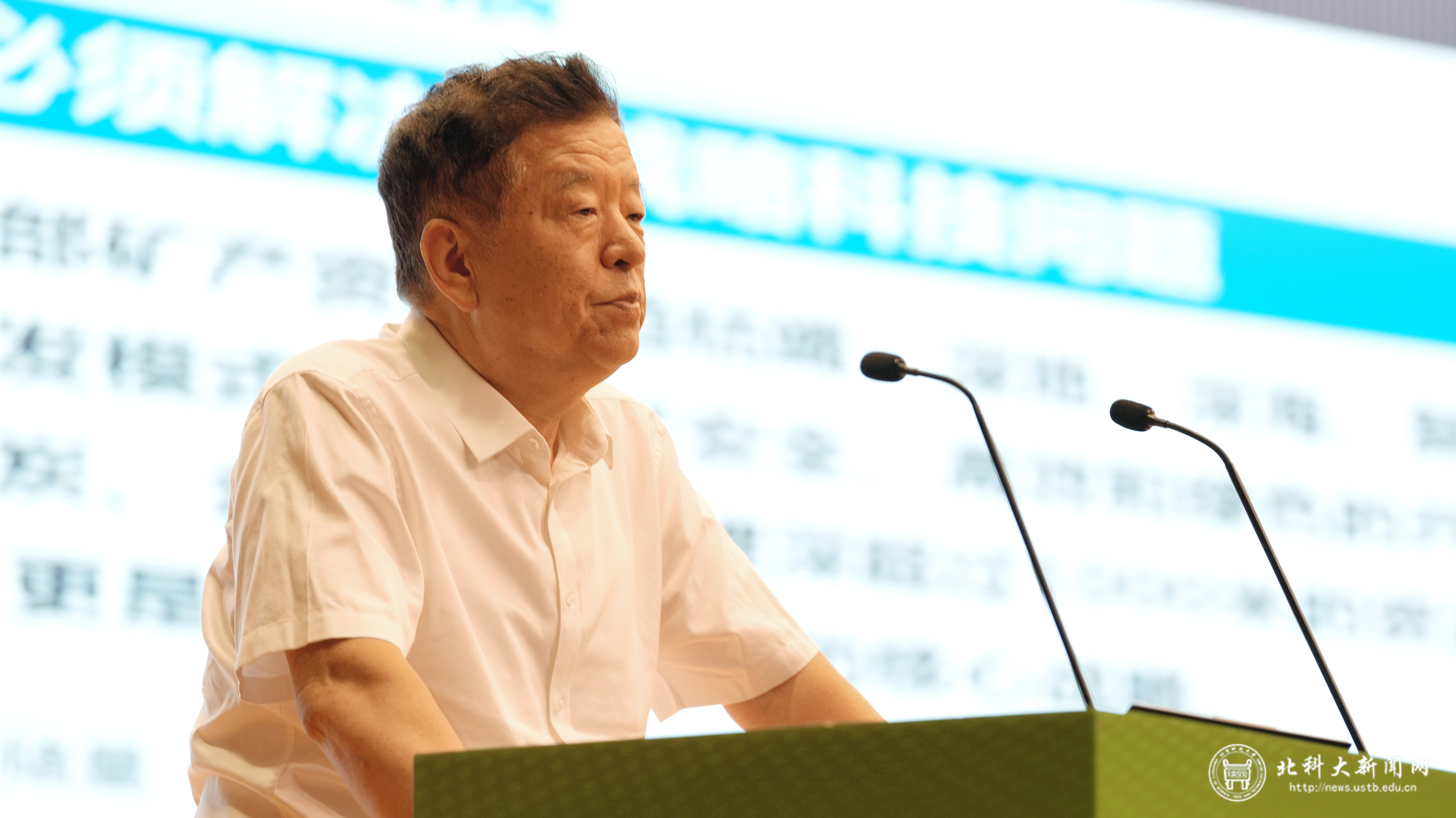4-王国法院士作报告