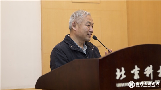 52afcaa47cab65c7438efb377e7e6951.jpg 9 优秀指导教师、冶金学院李宏教授发言_副本.jpg