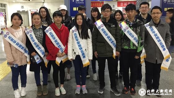 98608c5f5e580176b28f6ea0966c58c0.jpg 3 文法学院平安地铁志愿者合照_看图王.jpg