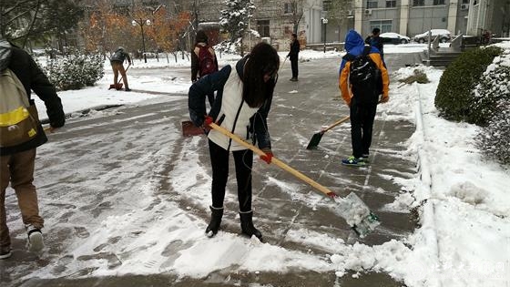666 土环学院志愿者清扫积雪_看图王.jpg