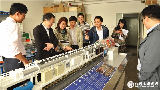 ef4d9c0f568e76fa64e4481be214f453.jpg 2.走访实验室.jpg