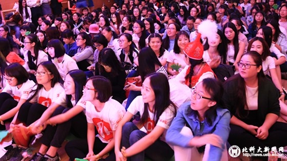 5cf1ba75e6273914525ab604a4066a00.jpg 晚会现场_副本.jpg