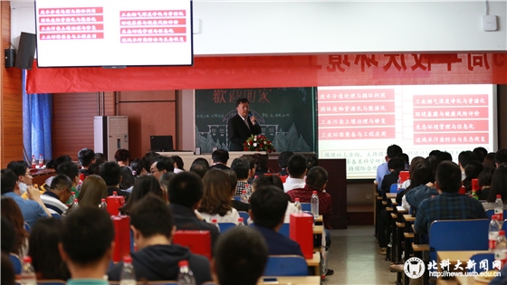 c8fb46bd6a8359ab2d08da62eb2aca69.jpg 图2-2 环境系主任-李子富教授做环境系简介_副本.jpg