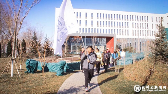 c08d61a82546fe46169a8dcb6e3d9ac2.jpg 跑.jpg