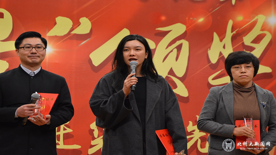 90d5aa721aed81948c2150c554606014.jpg 教师.jpg