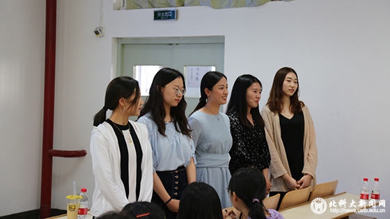 213afb927b5d640e642c062871799196.jpg 五位学姐.JPG