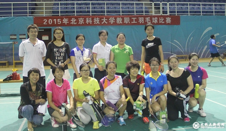 女双颁奖合影11.jpg