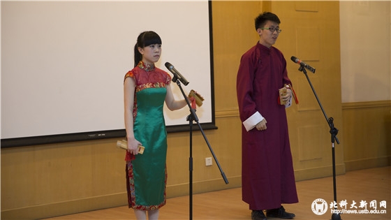 cdc1833287cec8d74e6f884b169ea364.jpg 11 在指导教师课题支持下开展京津相声社调查的实践团队以“快板书”形式讲述了收获体会_副本.jpg