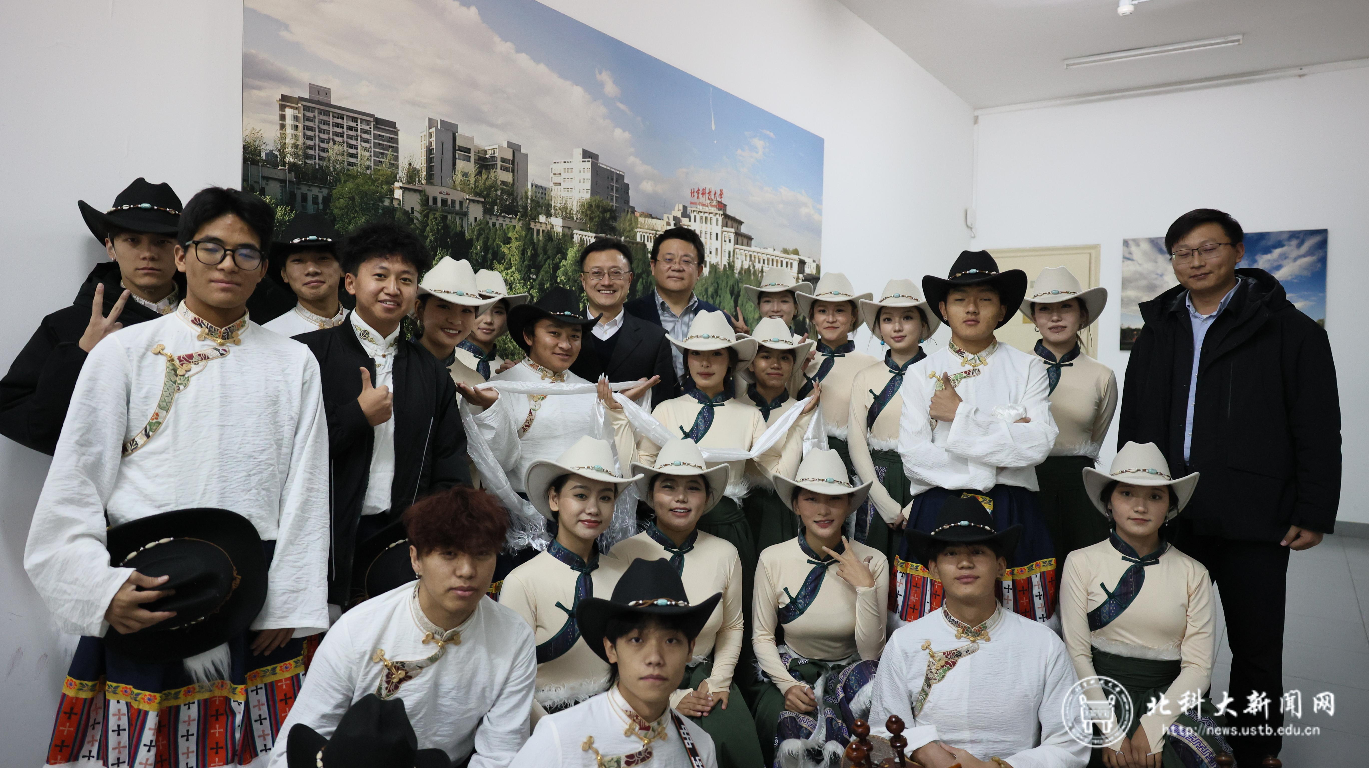 mmexport1765467768428