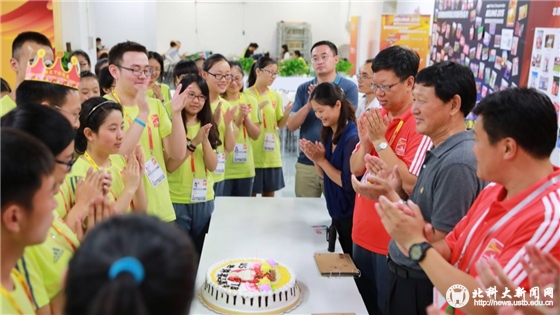 7c191dd9b48083e046ae340248cbaa23.jpg 2 副校长薛庆国等一行慰问志愿者_副本.jpg