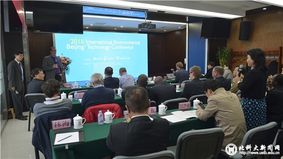 b6e4358ecdebb214ce616ed11a65a2fc.jpg 会议现场_副本.jpg