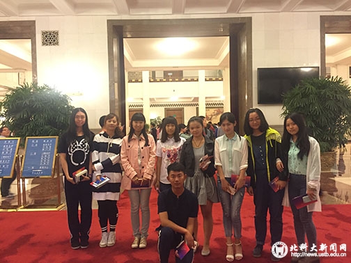 18f03072cfd727fe874a23358e2c3050.jpg “共和国脊梁”主题晚会.jpg