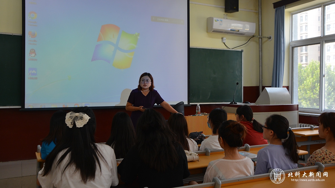 4c18e7daf15e9be174d6cc5ed0d4019c.jpg 李老师与学生2.jpg