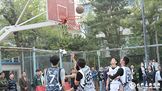 c396c679bd2a5320f26ab2a8b29aa49d.jpg 比赛正在进行 (7).JPG