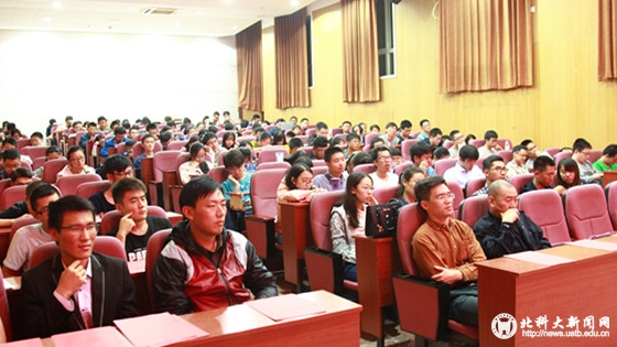 edb324a6a496f75ec476fc0cab738c93.jpg 现场师生认真聆听_副本.jpg
