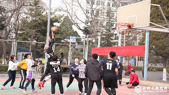 68c7a2343d5fc6ae80bcc195426bfd34.jpg 文法学院第七届团学联谊篮球赛 (12).JPG