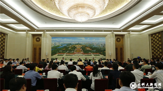 ddc7020c2d87859e4d0f3e0dc3d6d911.jpg 2 优秀青年座谈会照片_副本.jpg