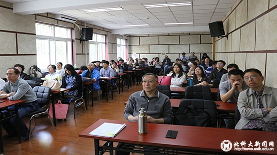 cf097cb6bd9a27bbe20d5af73aef69fa.jpg 会议现场.JPG