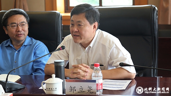 914ef1feea4d78772788778a8af90ecf.jpg 邹立尧致辞.jpg