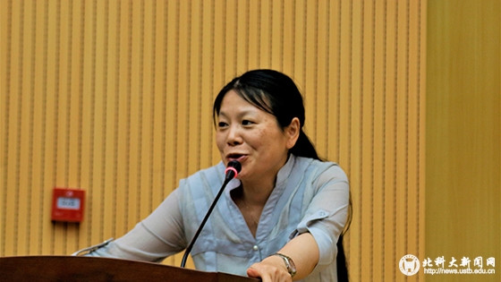 12b106277c6d812fb8fb64e338e34f84.jpg 系主任吴群芳讲话.JPG