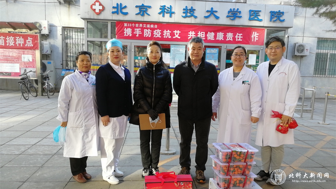 19f2c038f3e06ec674fafa29ac901dbf.jpg 慰问校医院_副本.jpg
