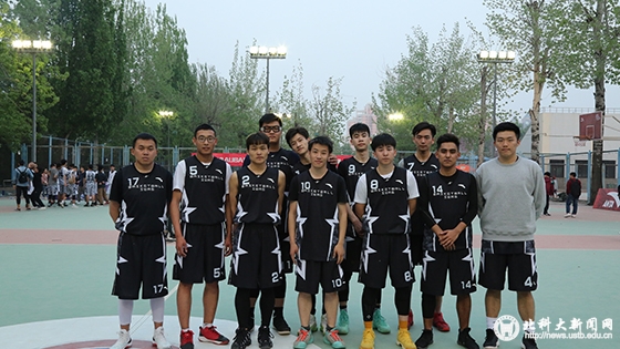 e4ad3189f7c0698b79be946565ed3257.jpg 赛后成员合影.JPG