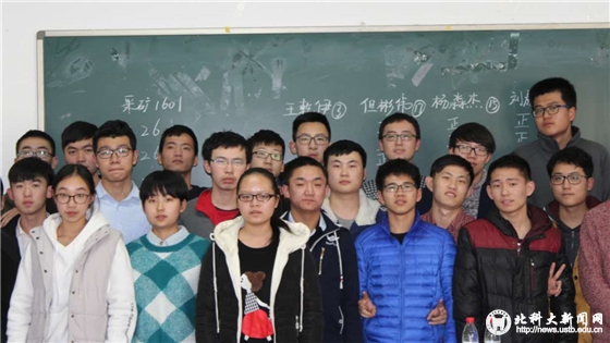 0998ea18cf34264314cbde6dd31b83d9.jpg 2.合影.jpg