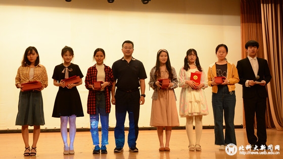 fcdb841cd8237265a3075e9dbfe99413.jpg 颁奖_副本.jpg