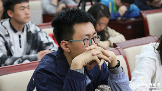f6b029f3d968c9c92de1012e1d84cb62.jpg 听讲2.JPG