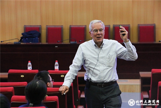 1130d95ee287232f07a67eb819adc1fd.jpg 美国工程院院士来我院作学术讲座 (28)_副本.jpg