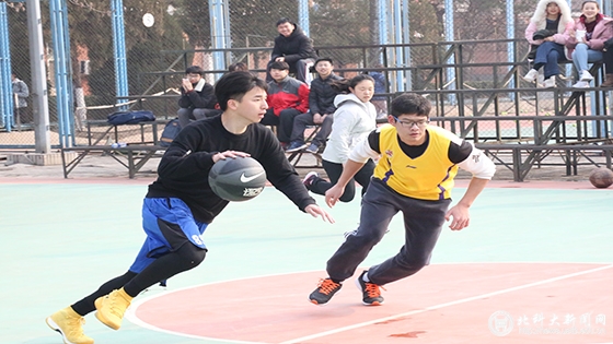 f6ac81352d2756738d3df6680fca5fdf.jpg 文法学院第七届团学联谊篮球赛 (28).jpg