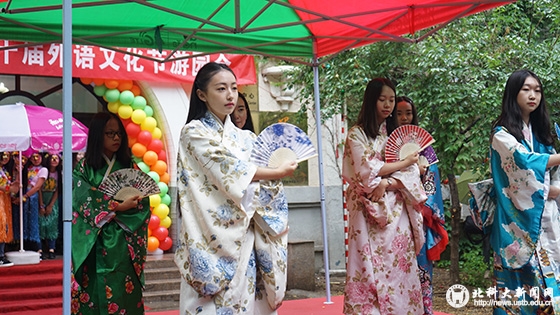 2e89d748eb530f4013eb486af4e82c19.jpg 3开幕式节目.JPG