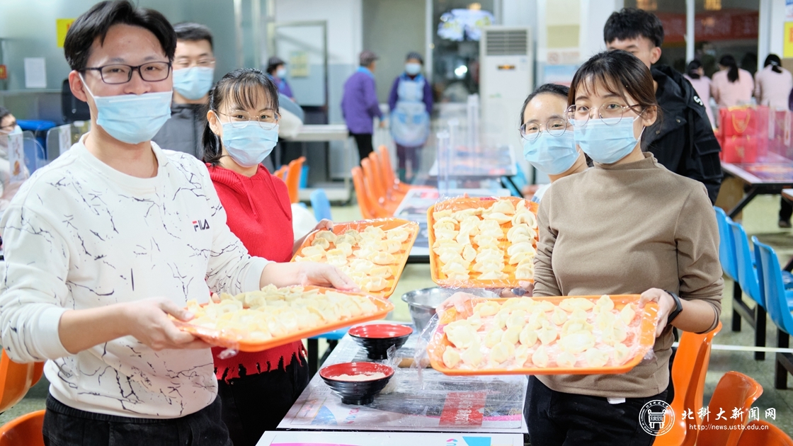 8581c5ffd6cd8404cc234a8f49871b2f.jpg 包饺子3.jpg