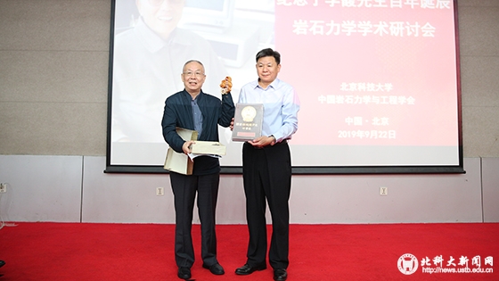 b110f84a8141c0b3a630a98b61ddbc15.jpg AB5I3236.jpg