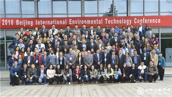 0e536e3e4ea4c6c6a0bb35ad131f11ad.jpg 参会代表合影_副本.jpg