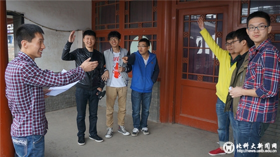 梯队成员在香山公园进行抗日战争知识竞答.JPG