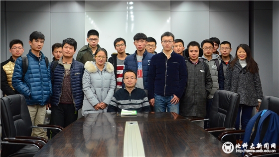 3a31f5e79760b1867e76ced58cf19885.jpg 教授面对面-采矿合影.jpg
