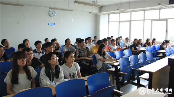 311fe03d86182155bedd2c1ec81818b3.jpg 学生.jpg