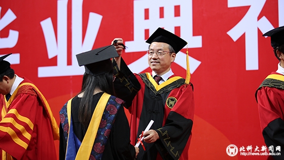 7771f7025b0650998743613a92d048c2.jpg 毕业典礼新闻图-44.jpg