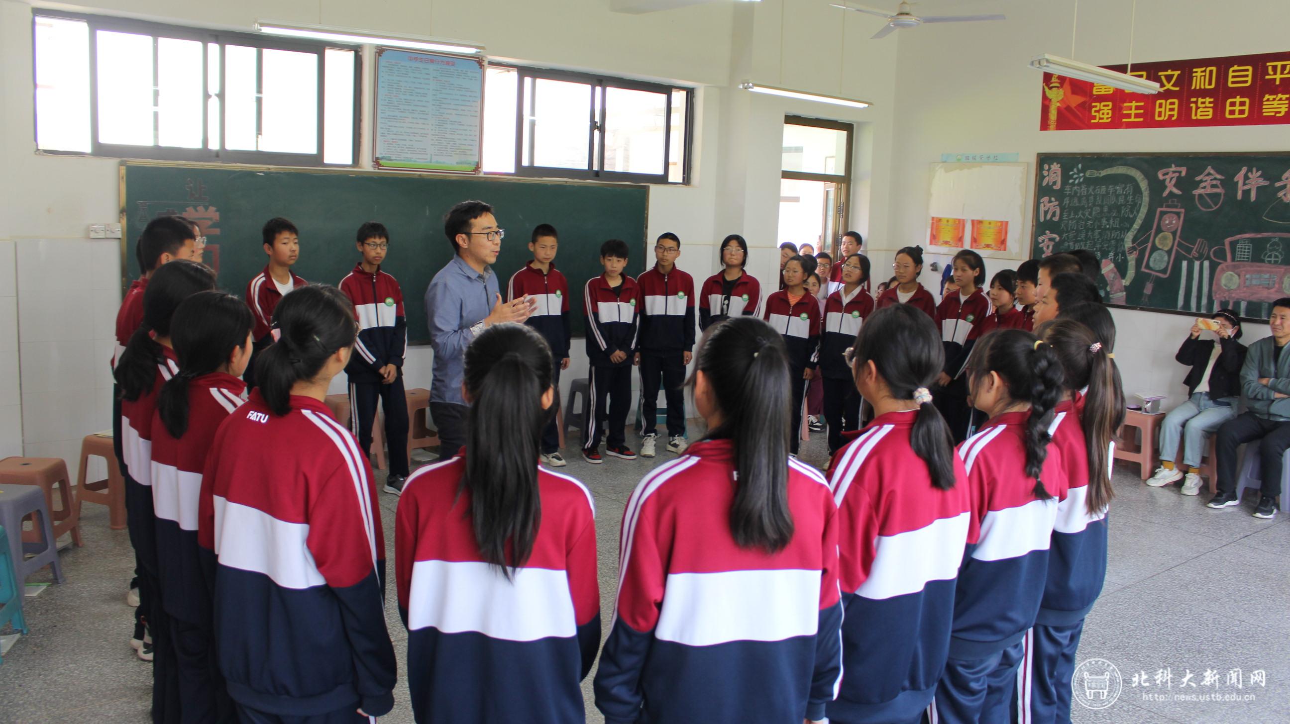 学校11位博士走遍秦安县乡镇初中开展励志助学宣讲