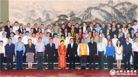 ad471c74f8c7d6aa631aab104a792470.jpg 4 合影留念_副本.jpg
