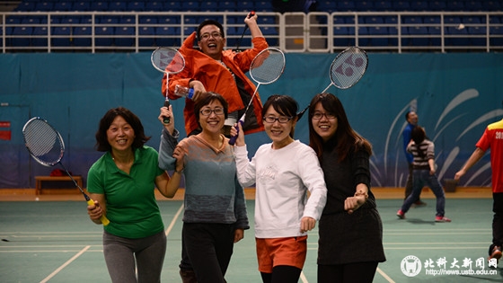 3464a7f42f7d3d2df203e415fb1d11af.jpg 打球.jpg