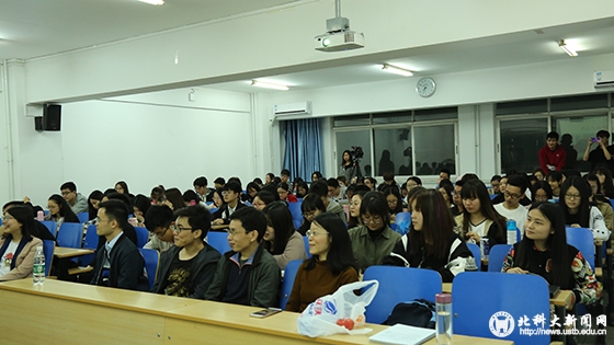 5adc384478dfe20da7e8fcca2b78ebd5.jpg 现场观众认真聆听 (2).JPG