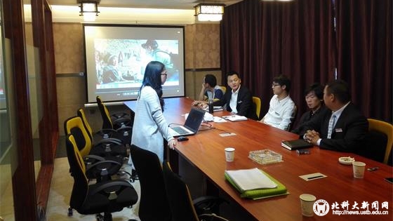 d088f4d6cc0a9f2062f535208b213b98.jpg 4 4大学生实践团向政府递交可行性报告_看图王.jpg