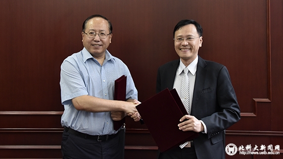 f114cfc6e26a7266c0b9ac4349d5e291.jpg 台北大学签约.jpg