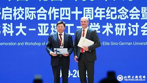 92eaf4f3abf7df84e84ed5e45eb96072.jpg 交换礼物2.JPG
