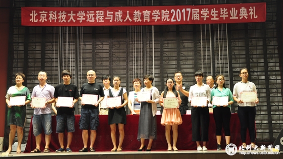 f91782c8bfe6258cde7782a84b707f1e.jpg 毕业典礼11.jpg
