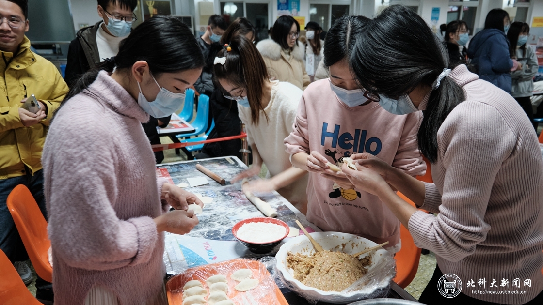 a232c21f3e5fb034126386b5313cacbe.jpg 包饺子2.jpg
