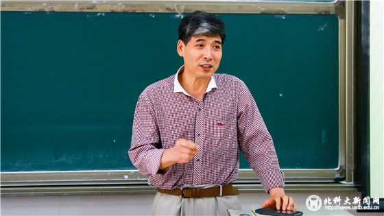 0616820f040b7e83ea0b3285172fd2c3.jpg 2.张英华做动员.jpg