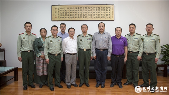 25b8d692cf9c8466d8754a233725f570.jpg 合影1_副本.jpg